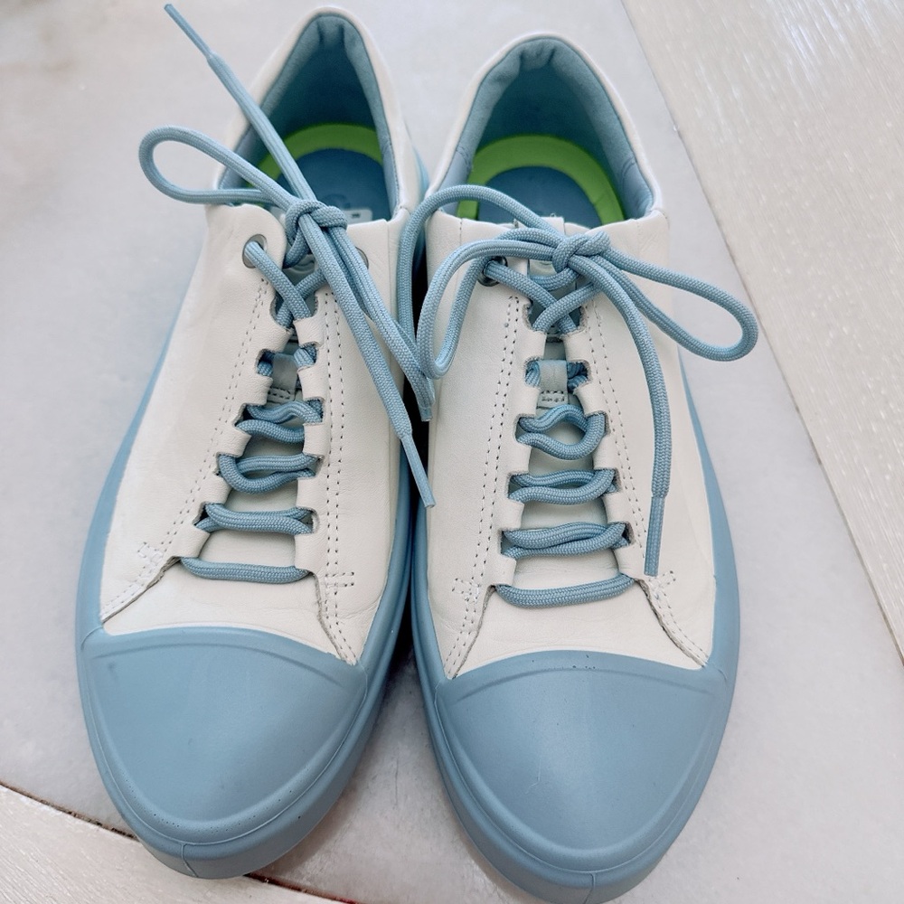 ECCO Women’s Leather Sneakers (Size 7.5) - NEW Without Box